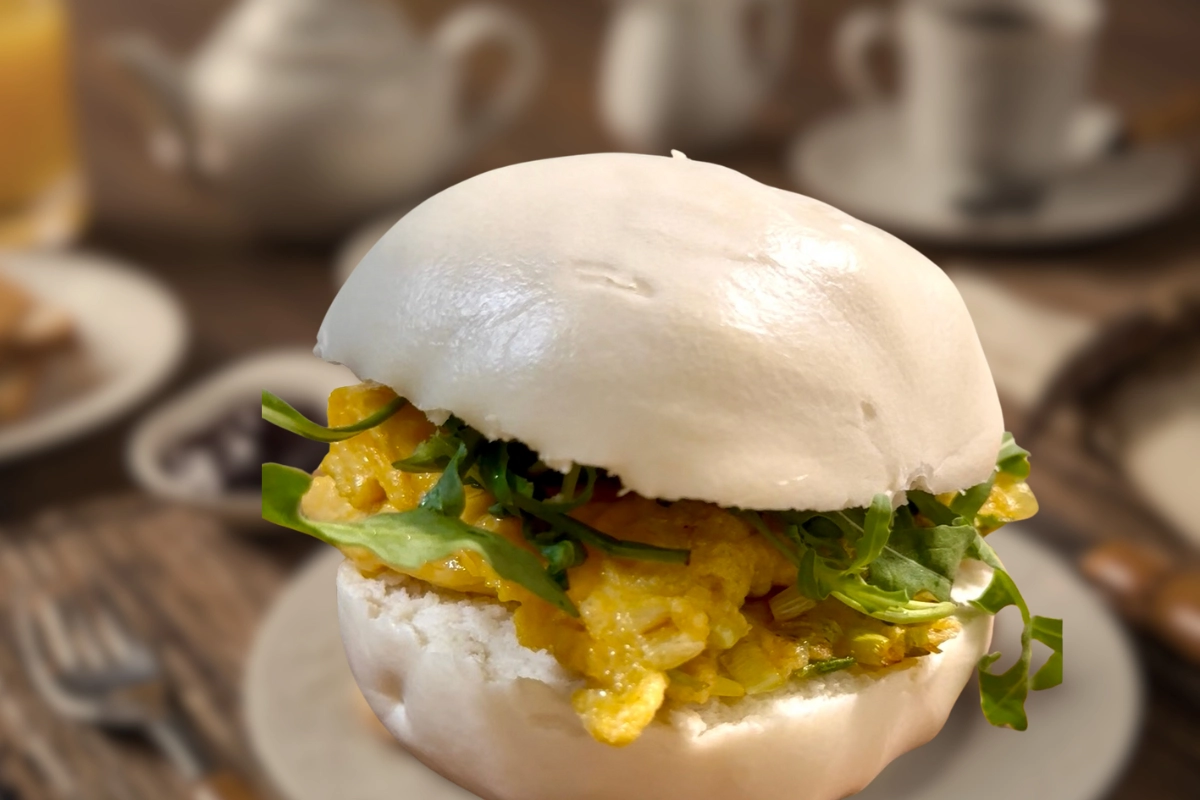 老麵饅頭夾蛋，搭配健康食材的低GI飲食組合，展現天然發酵幫助維持血糖穩定的健康主食。