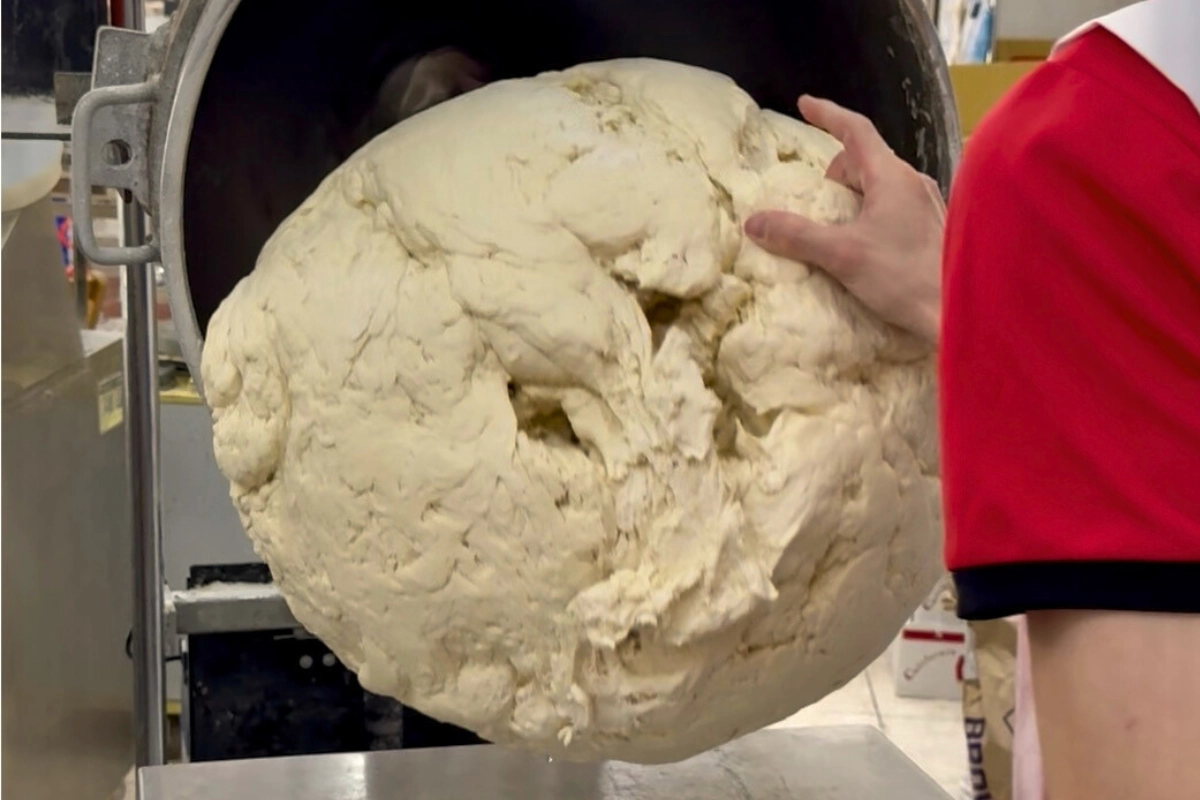 孔子饅頭內場師傅製作老麵饅頭的過程