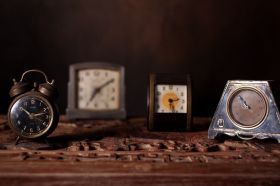 當個老麵偵探-時間？